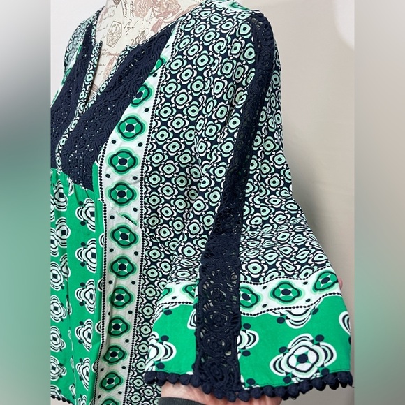CROWN‎ & IVY Navy and green pattern top size S. - Picture 2 of 10